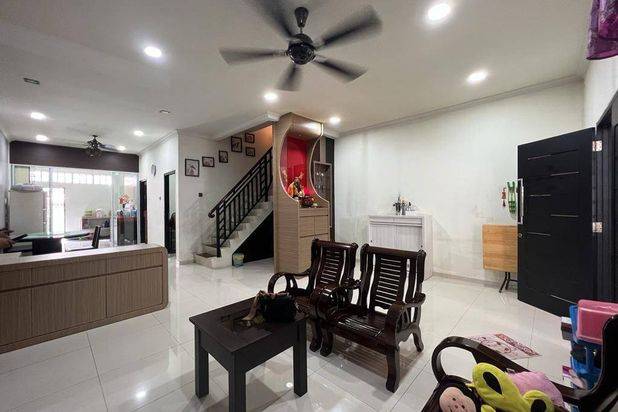 Rumah 2 Lantai Sudah Renovasi Unfurnished HGB Marina Park, Batam