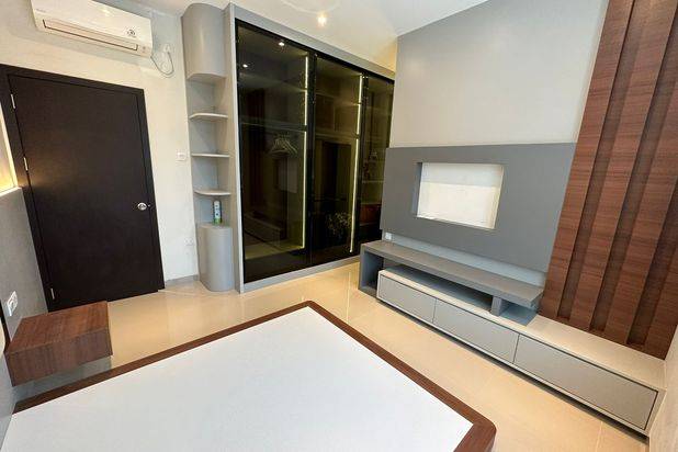 Rumah 2 Lantai Sudah Renovasi di Azure Bay Pasir Putih, Batam