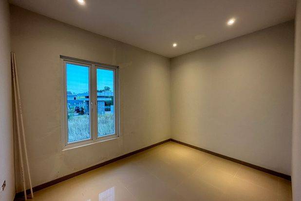 Rumah 2 Lantai Sudah Renovasi di Azure Bay Pasir Putih, Batam