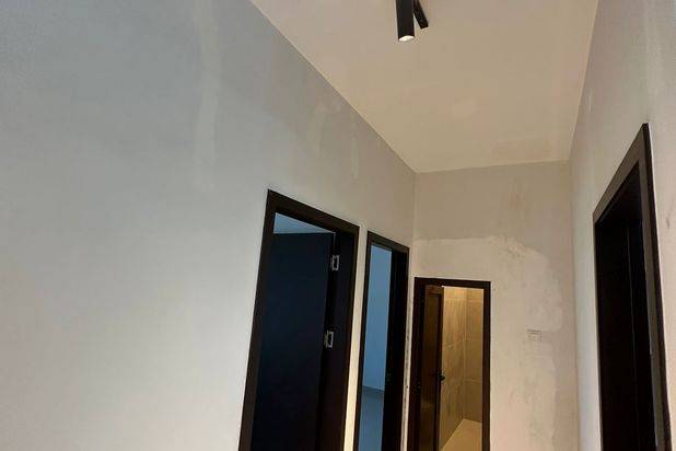 Rumah 2 Lantai Sudah Renovasi di Azure Bay Pasir Putih, Batam
