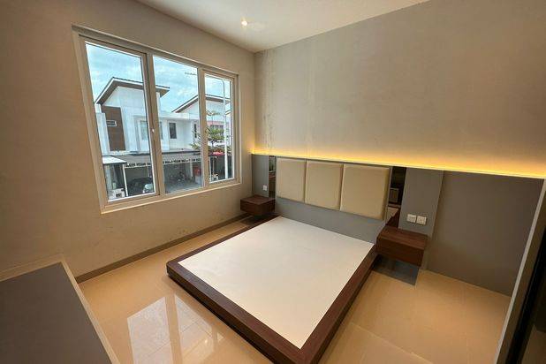 Rumah 2 Lantai Sudah Renovasi di Azure Bay Pasir Putih, Batam