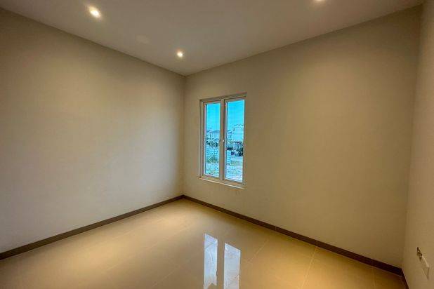 Rumah 2 Lantai Sudah Renovasi di Azure Bay Pasir Putih, Batam