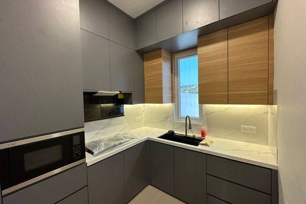 Rumah 2 Lantai Sudah Renovasi di Azure Bay Pasir Putih, Batam