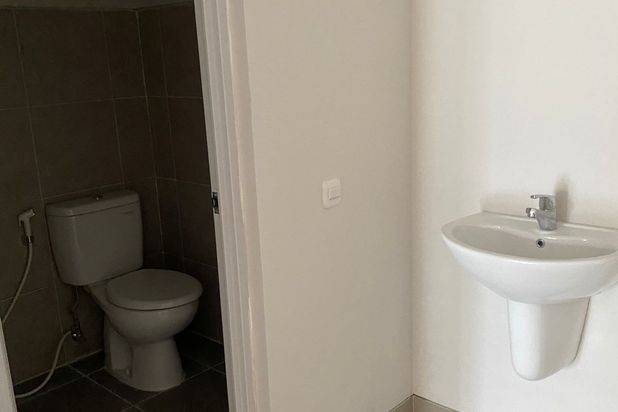 Kanela Ruko, Unit Sangat Terbatas, Parkir Luas Hadap Timur SHM