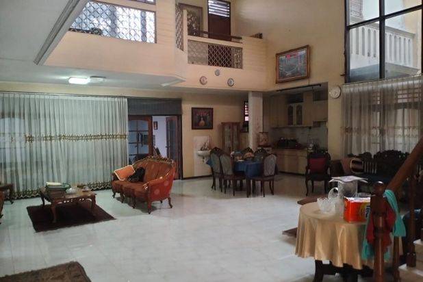 Rumah Margorejo Indah Surabaya, Hadap Barat