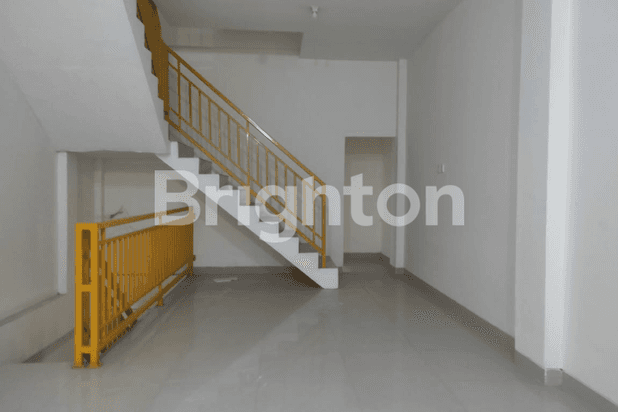 BALIKPAPAN, RUKO TENGAH KOTA (Y351)