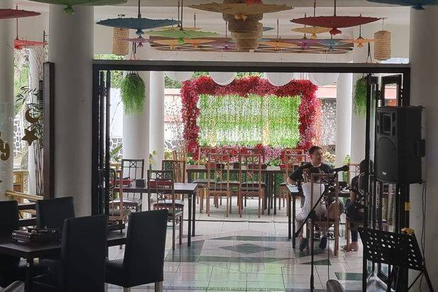 Tempat Usaha Strategis Furnished di Sayap Sukajadi, Bandung