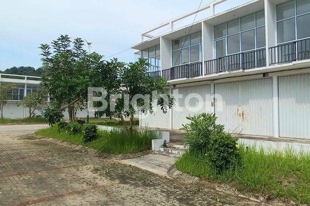 DIBAWAH HARGA PASAR TOWNHOUSE HADAP PASAR SEGAR BUANA CENTRAL PARK DI TEMBESI