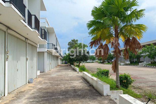 DIBAWAH HARGA PASAR TOWNHOUSE HADAP PASAR SEGAR BUANA CENTRAL PARK DI TEMBESI
