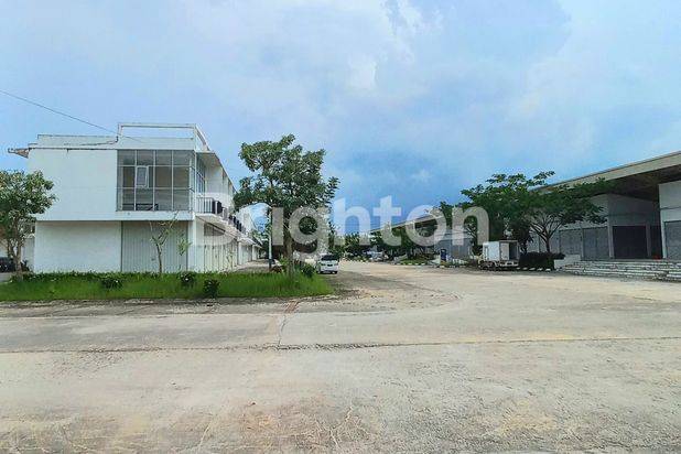 DIBAWAH HARGA PASAR TOWNHOUSE HADAP PASAR SEGAR BUANA CENTRAL PARK DI TEMBESI
