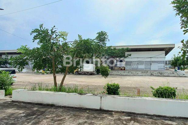 DIBAWAH HARGA PASAR TOWNHOUSE HADAP PASAR SEGAR BUANA CENTRAL PARK DI TEMBESI