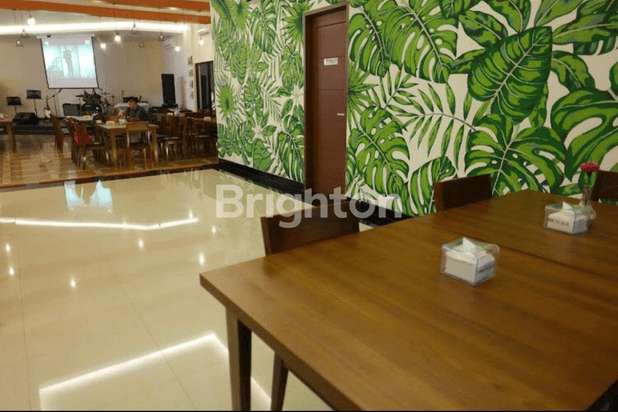 RESTORAN MASIH BEROPERASI DAERAH GUBENG, TENGAH KOTA SURABAYA