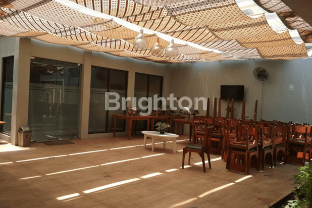 RESTORAN MASIH BEROPERASI DAERAH GUBENG, TENGAH KOTA SURABAYA
