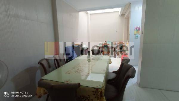 RUMAH SIAP HUNI DI JALAN JANUR KUNING AREA KELAPA GADING