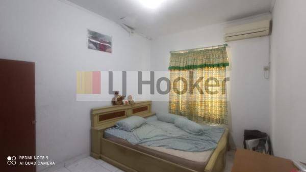 RUMAH SIAP HUNI DI JALAN JANUR KUNING AREA KELAPA GADING