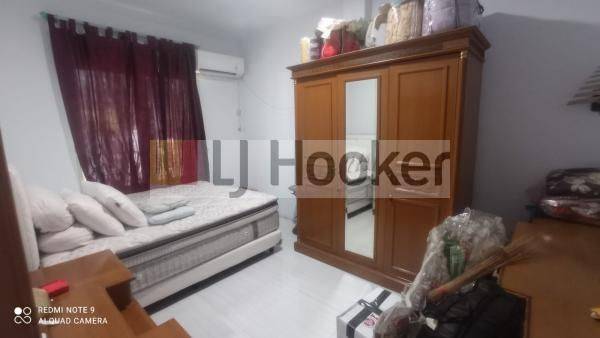 RUMAH SIAP HUNI DI JALAN JANUR KUNING AREA KELAPA GADING
