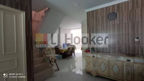 RUMAH SIAP HUNI DI JALAN JANUR KUNING AREA KELAPA GADING