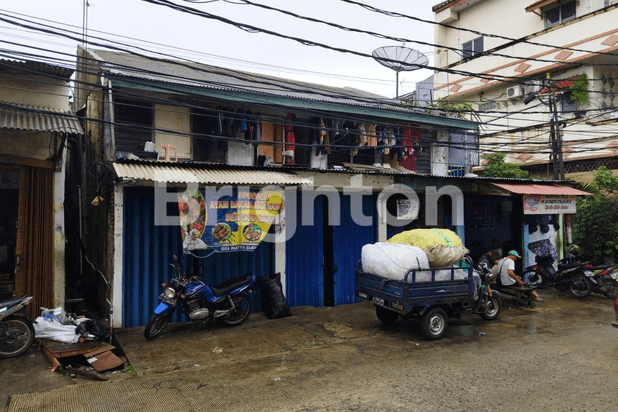 RUMAH HOOK STRATEGIS DI JALAN RAYA PADEMANGAN