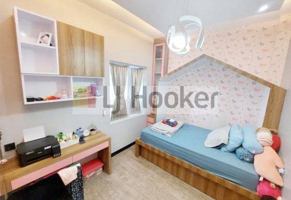 Rumah Mewah 2 Lantai Fully Furnished Di Perum Summer Residence