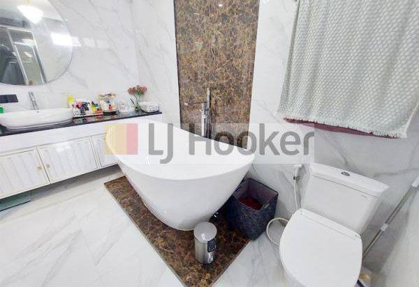 Rumah Mewah 2 Lantai Fully Furnished Di Perum Summer Residence
