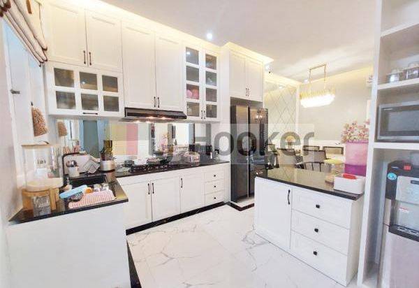 Rumah Mewah 2 Lantai Fully Furnished Di Perum Summer Residence