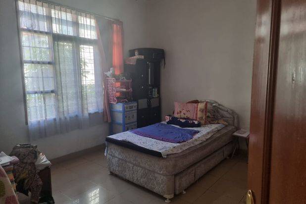 Rumah Asri Terawat di Mainroad jl Surya Sumantri, Bandung