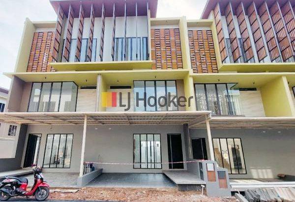 Rumah Baru 3 Lantai Hadap Timur Di Perum The Icon Central