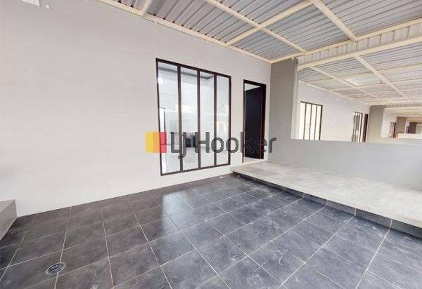 Rumah Baru 3 Lantai Hadap Timur Di Perum The Icon Central