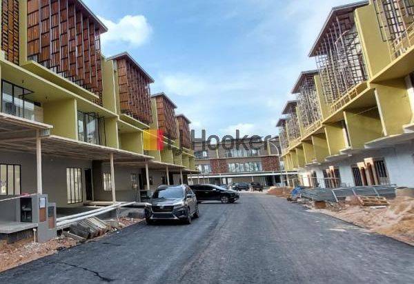 Rumah Baru 3 Lantai Hadap Timur Di Perum The Icon Central