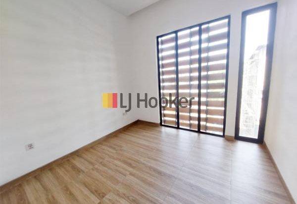 Rumah Baru 3 Lantai Hadap Timur Di Perum The Icon Central