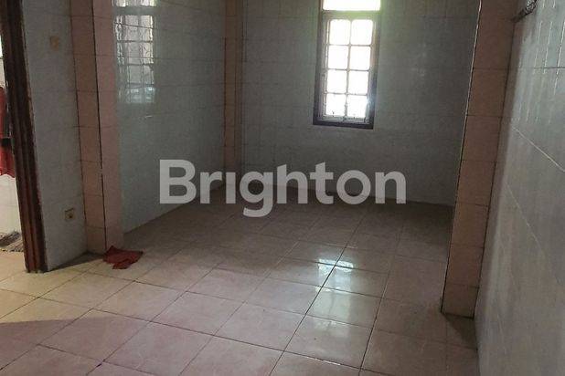 Rumah 3 Lantai di Babatan Pratama