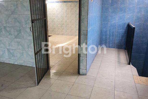 Rumah 3 Lantai di Babatan Pratama