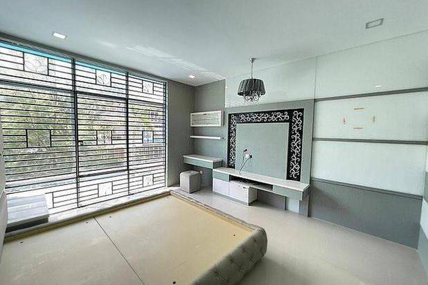 Dijual Rumah 3 Lantai Tropicana Residence Full Ingterior