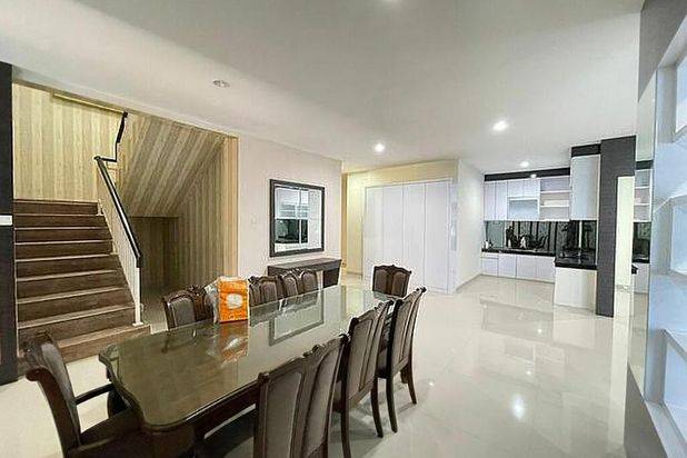 Rumah Cantik Bella Vista Siap Huni Full Furnish Dijual Cepat