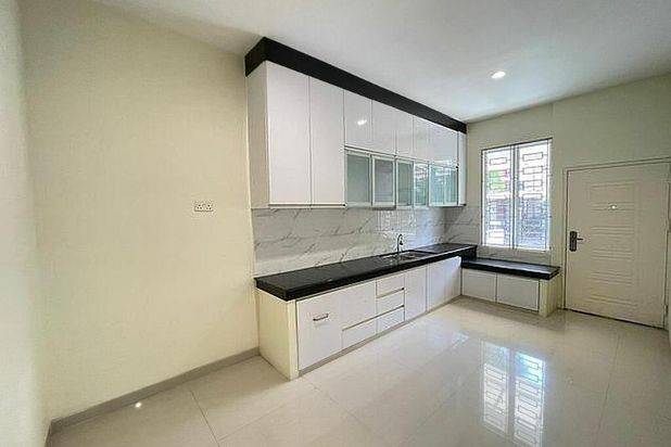 Rumah Cantik Bella Vista Siap Huni Full Furnish Dijual Cepat