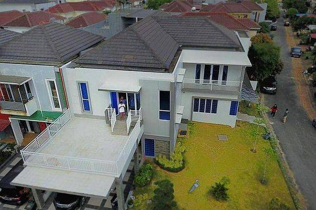 Rumah Cantik Bella Vista Siap Huni Full Furnish Dijual Cepat