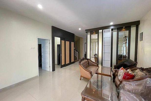 Rumah Cantik Bella Vista Siap Huni Full Furnish Dijual Cepat