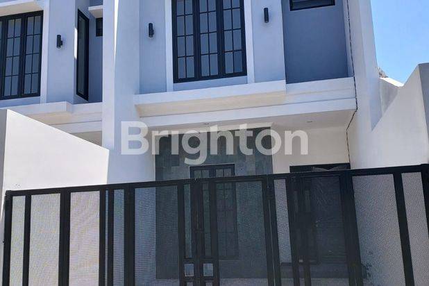Rumah Cantik 2 Lantai American Style di Rungkut