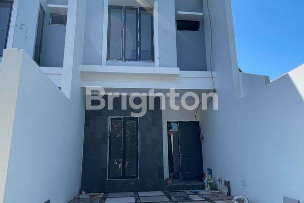 Rumah Cantik 2 Lantai American Style di Rungkut
