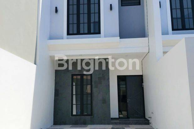 Rumah Cantik 2 Lantai American Style di Rungkut