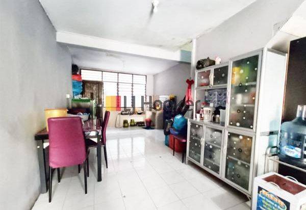 Rumah Tengah Kota Di Perum Happy Garden