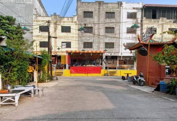 Rumah Tengah Kota Di Perum Happy Garden
