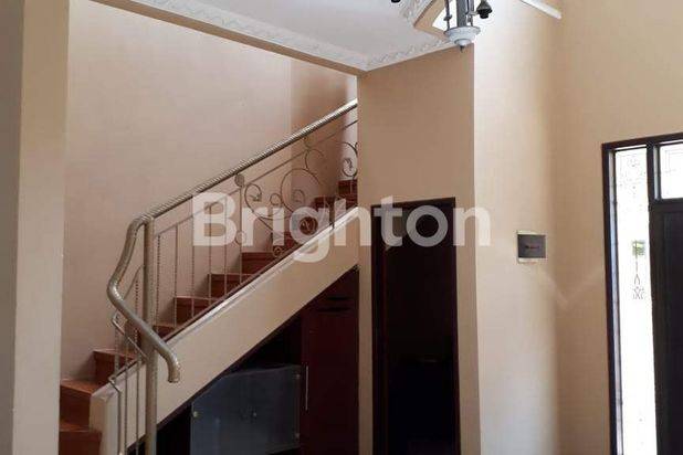 RUMAH HOOK 2 LANTAI SURABAYA KOTA