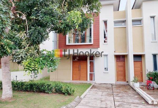 Disewakan Rumah Mewah 2 Lantai Di Taman Golf Residence