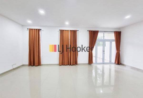 Disewakan Rumah Mewah 2 Lantai Di Taman Golf Residence