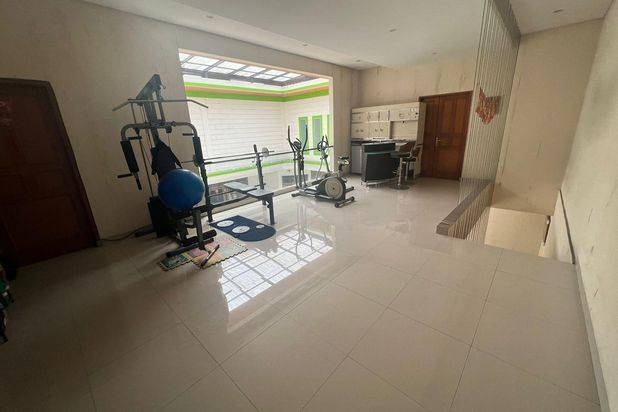 Rumah Lux Bagus Di Singgasana Hadap Barat