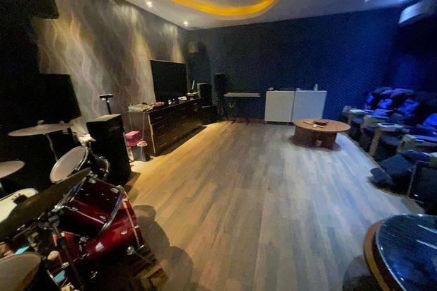 Rumah Lux Bagus Di Singgasana Hadap Barat