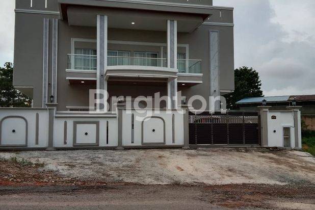 Rumah Mewah 3 Lantai. Design Sendiri. di PALM SPRING, Batam Kota