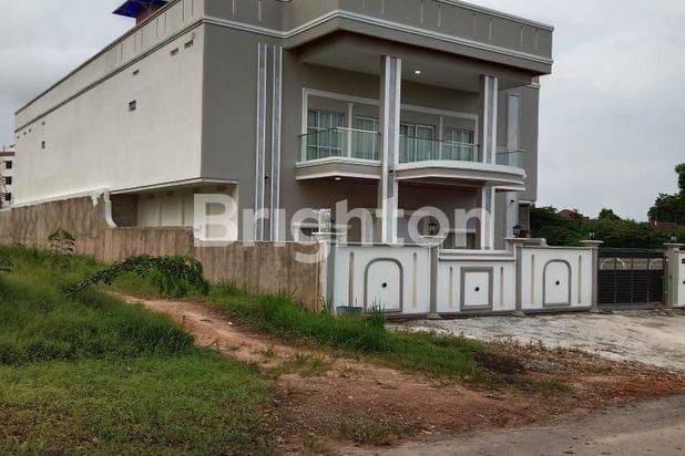 Rumah Mewah 3 Lantai. Design Sendiri. di PALM SPRING, Batam Kota