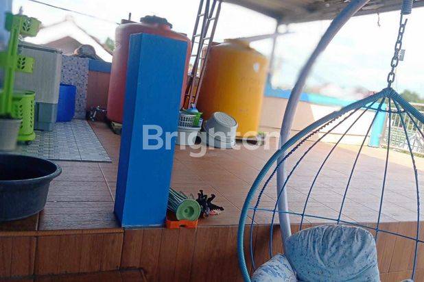 Hunian bernuansa biru dekat Rekreasi pantai batakan